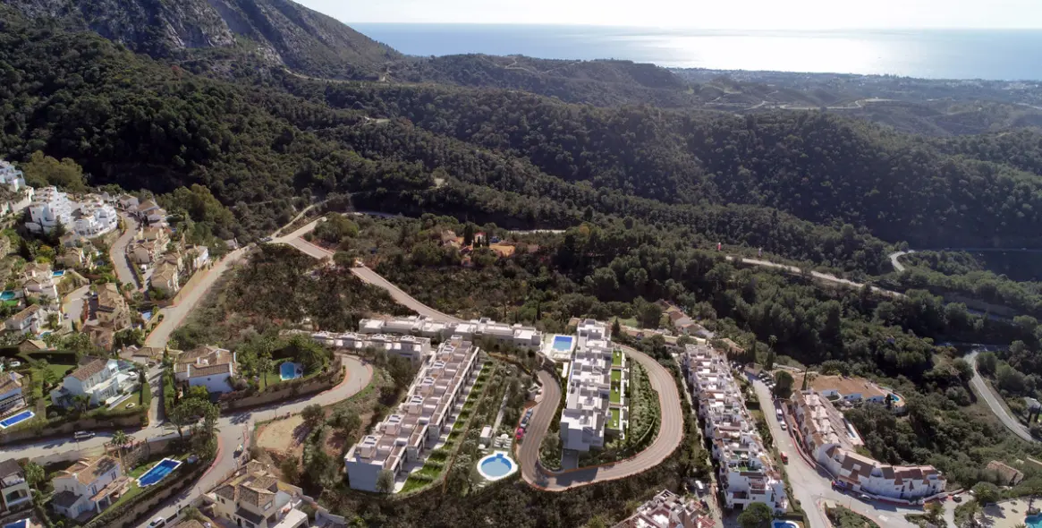 Venta de apartamento en planta media en Istán 37