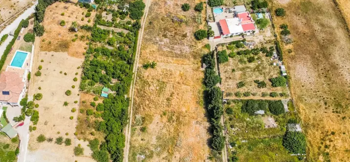 Sale of residential plot in Estepona 1