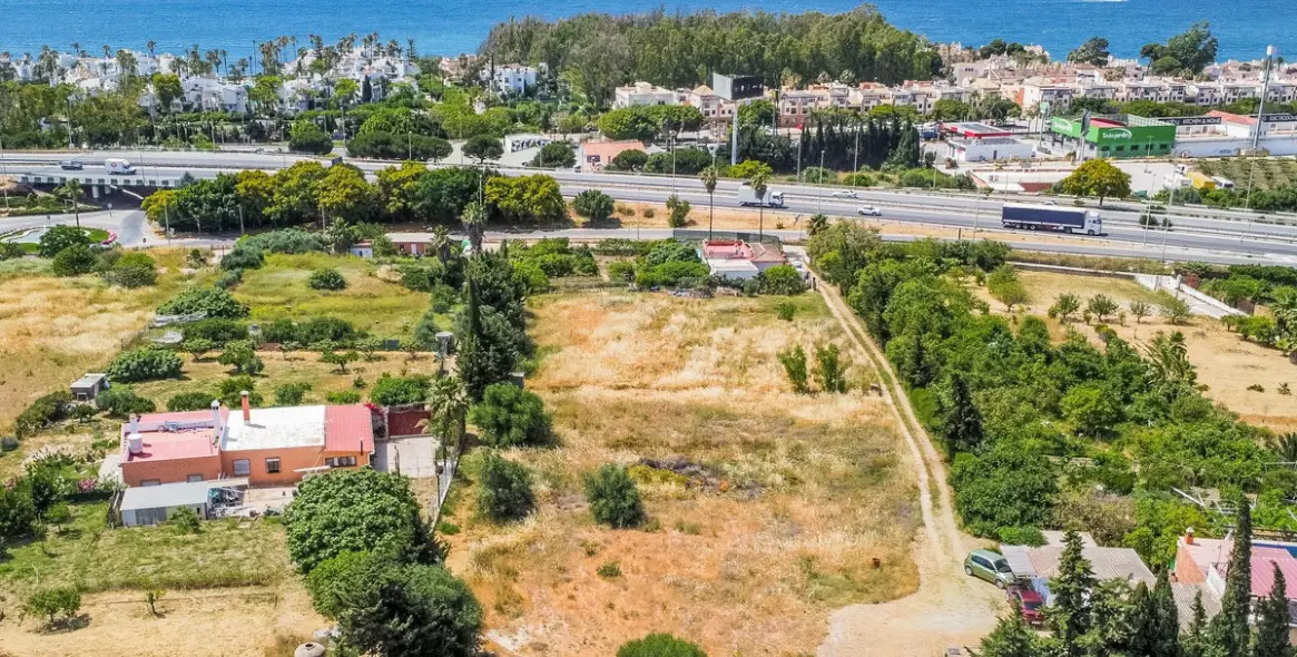 Sale of residential plot in Estepona 7