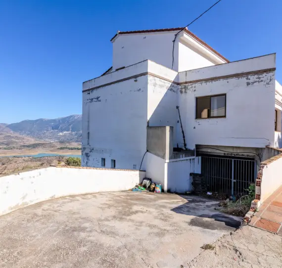 Detached villa R4208701