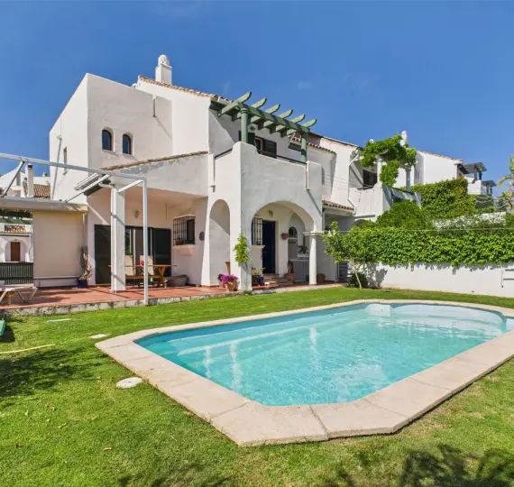 Semi-detached house R5019097