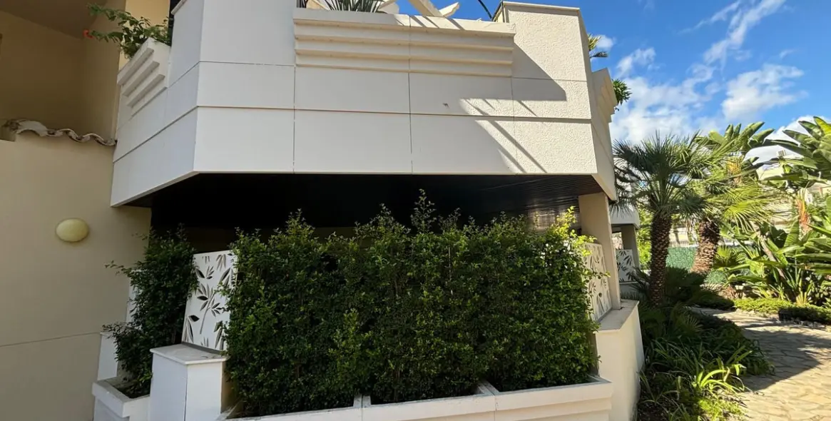 Sale of ground floor apartment in Aloha 25