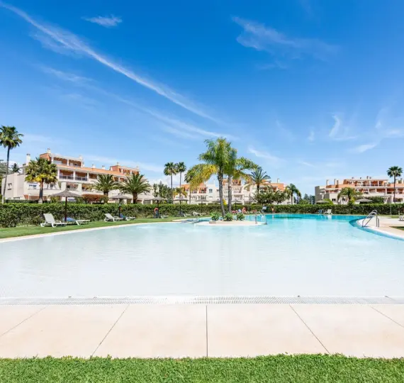 Sale of penthouse duplex in Estepona