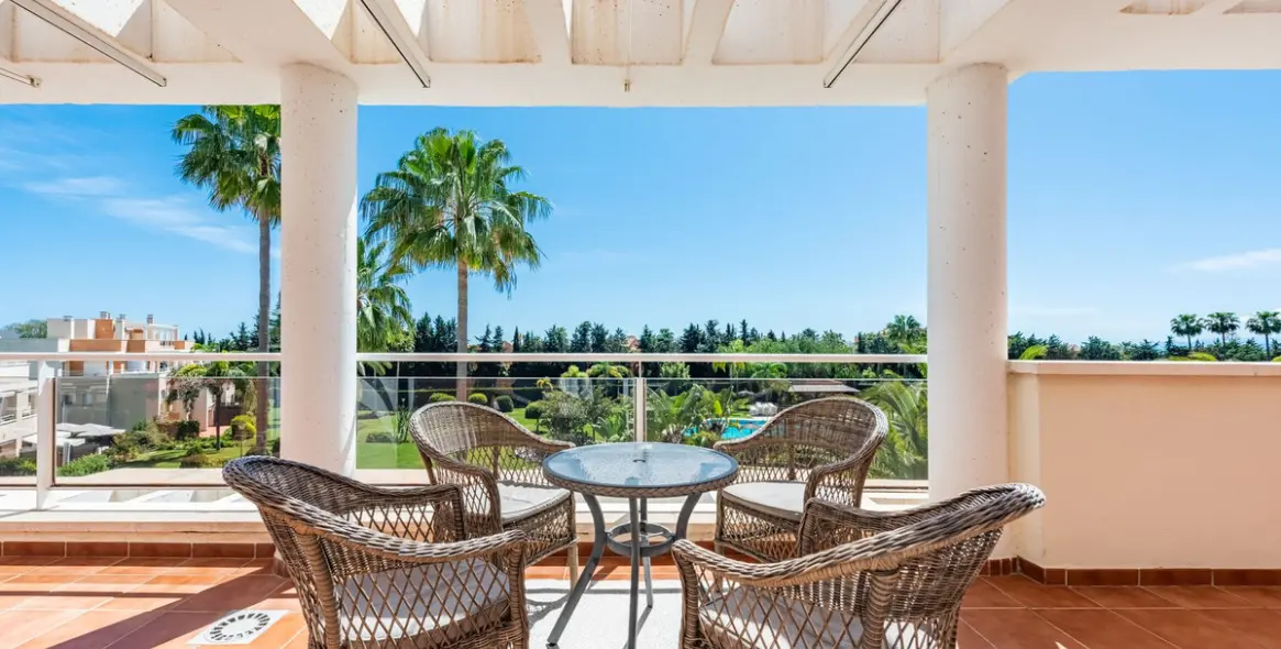 Продажа двухуровневого пентхауса в Estepona 3