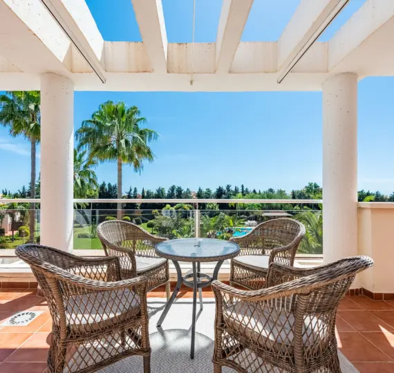 Sale of penthouse duplex in Estepona