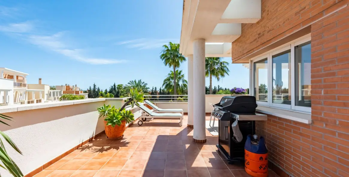 Продажа двухуровневого пентхауса в Estepona 4