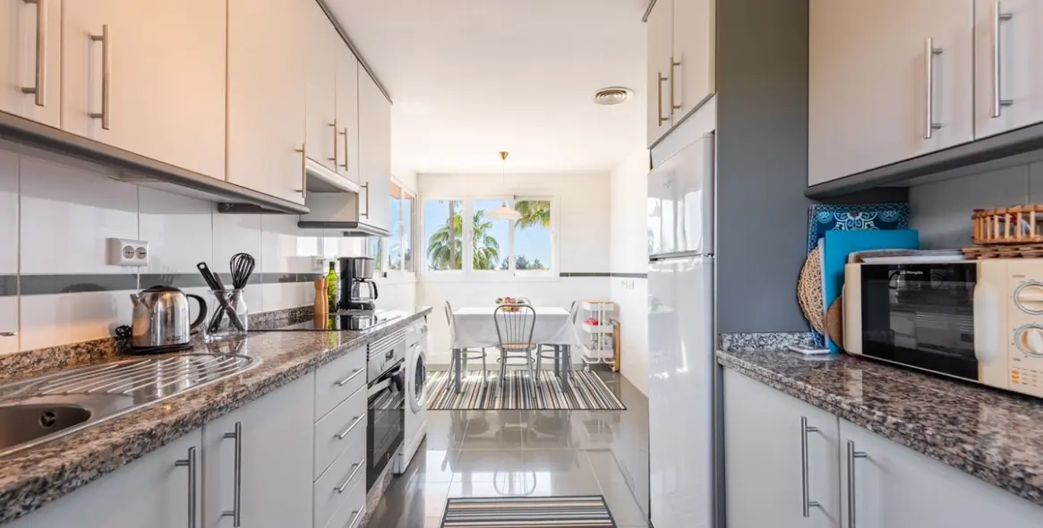 Продажа двухуровневого пентхауса в Estepona 9