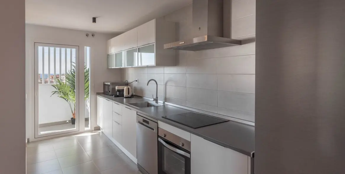 Sale of middle floor apartment in Rincón de la Victoria 13