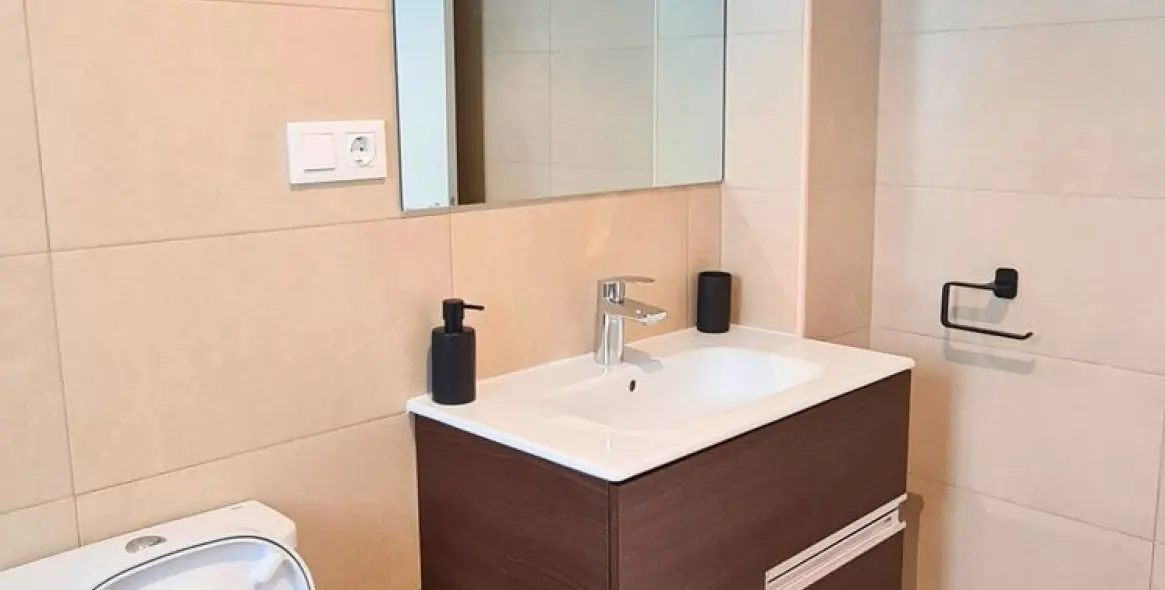 Sale of middle floor apartment in Rincón de la Victoria 26