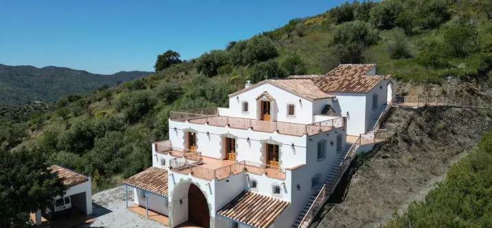 Продажа  отдельно стоящей виллы в Sedella 0