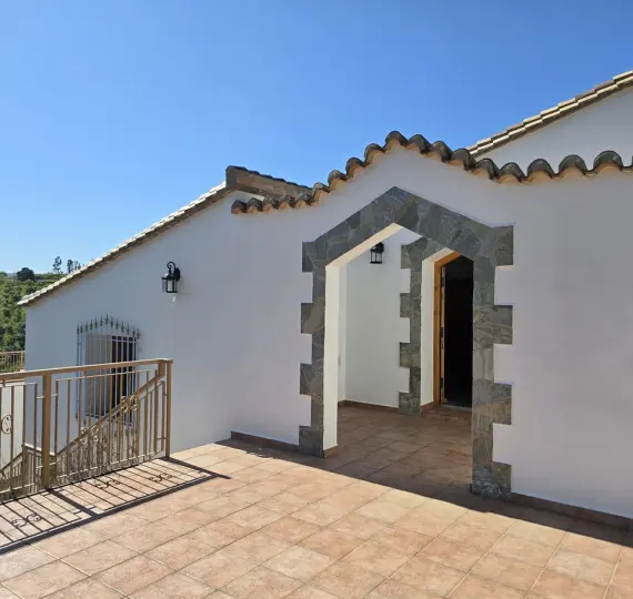 Продажа  отдельно стоящей виллы в Sedella