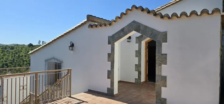 Продажа  отдельно стоящей виллы в Sedella 2