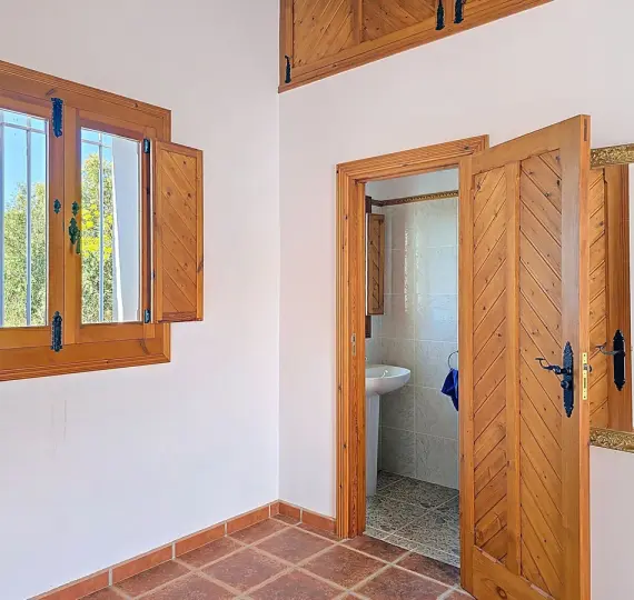 Продажа  отдельно стоящей виллы в Sedella