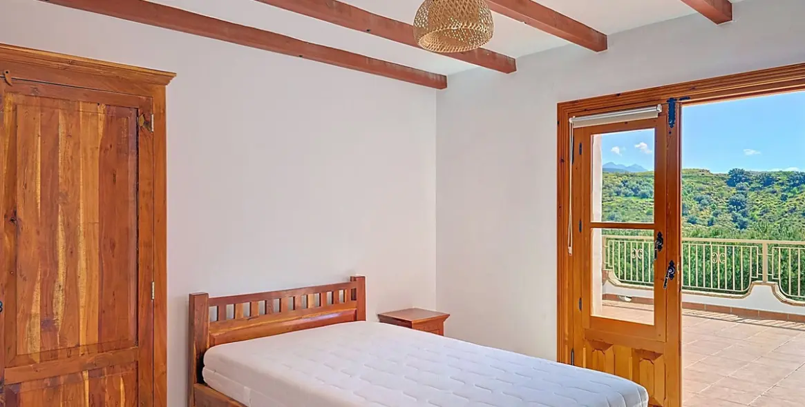 Sale of detached villa in Sedella 28