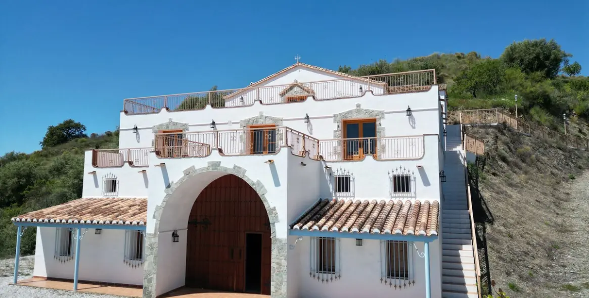 Sale of detached villa in Sedella 41