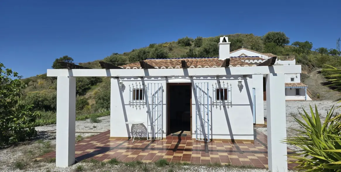 Sale of detached villa in Sedella 43