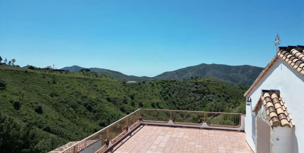 Sale of detached villa in Sedella 51