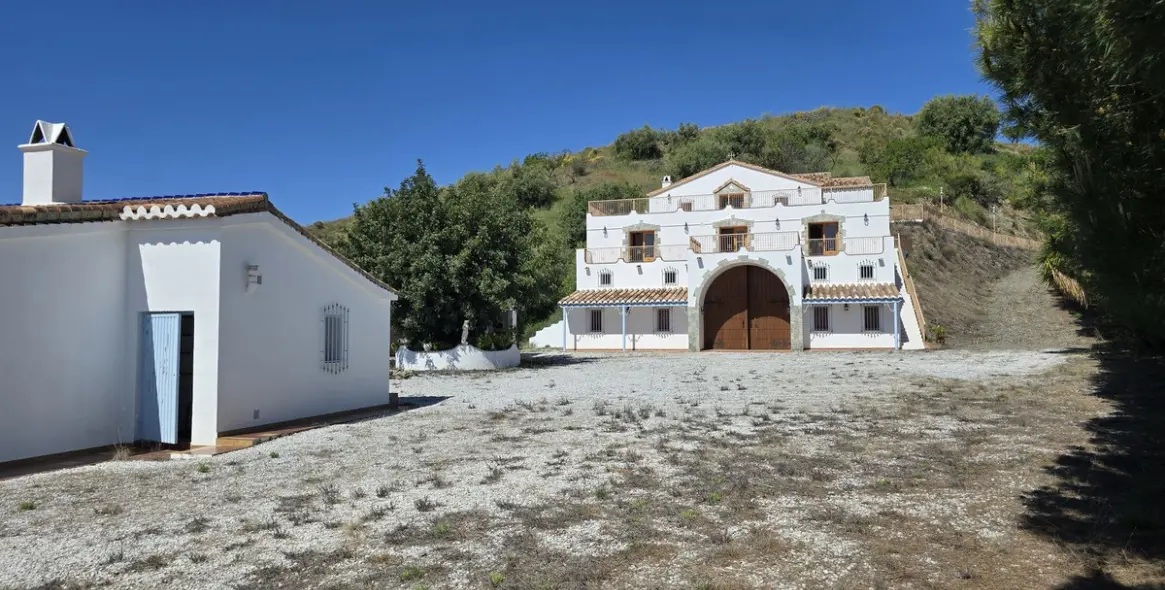 Sale of detached villa in Sedella 52
