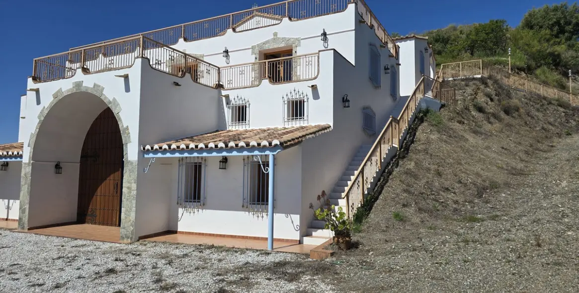 Sale of detached villa in Sedella 54