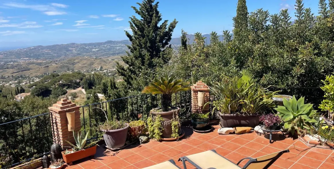 Sale of detached villa in Mijas 1
