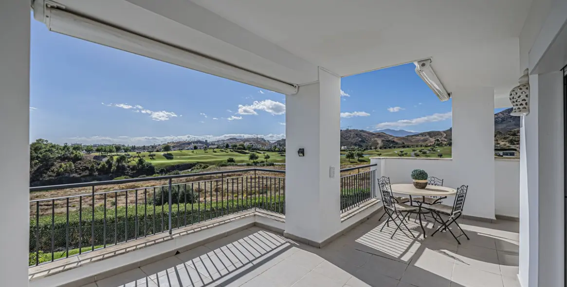 Продажа апартаментов на среднем этаже в Los Arqueros 1