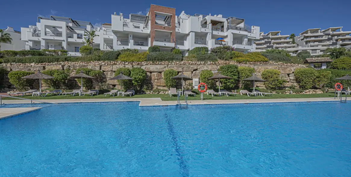 Продажа апартаментов на среднем этаже в Los Arqueros 2