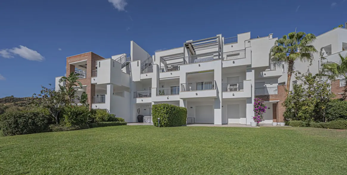 Продажа апартаментов на среднем этаже в Los Arqueros 3