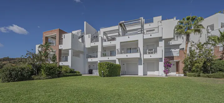 Sale of middle floor apartment in Los Arqueros 2