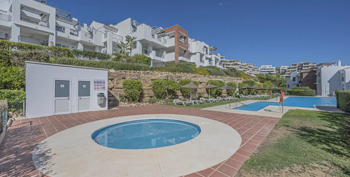 Продажа апартаментов на среднем этаже в Los Arqueros 5