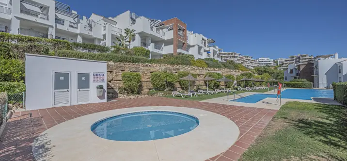 Sale of middle floor apartment in Los Arqueros 4