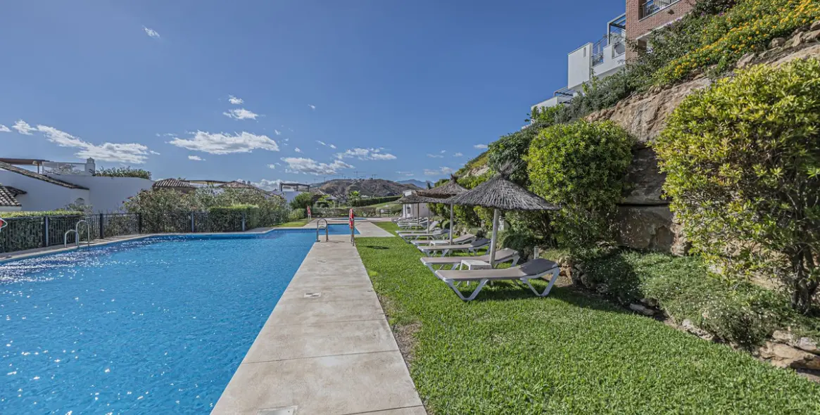 Продажа апартаментов на среднем этаже в Los Arqueros 8