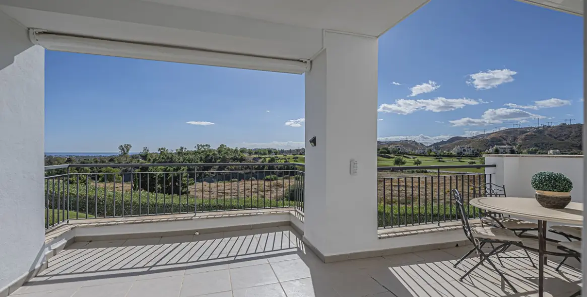 Продажа апартаментов на среднем этаже в Los Arqueros 12