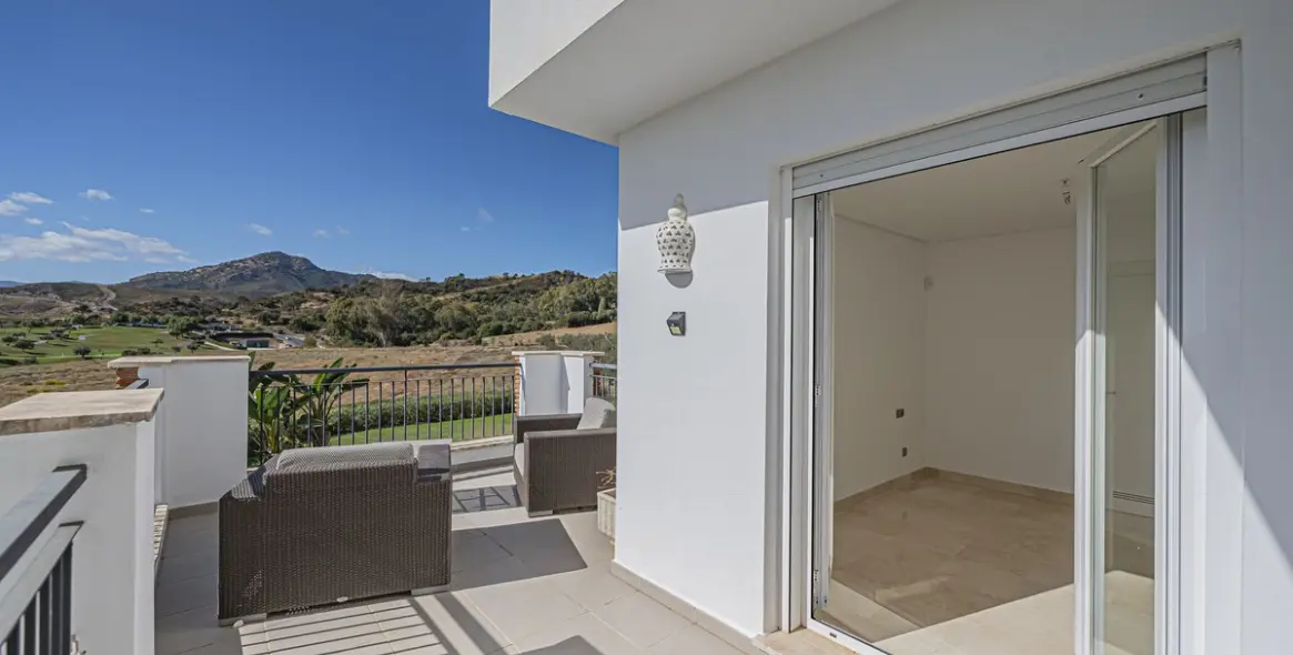 Продажа апартаментов на среднем этаже в Los Arqueros 16