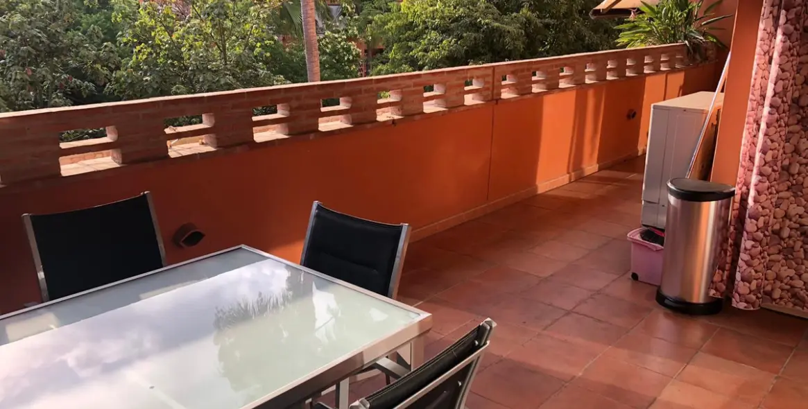 Sale of middle floor apartment in The Golden Mile 1