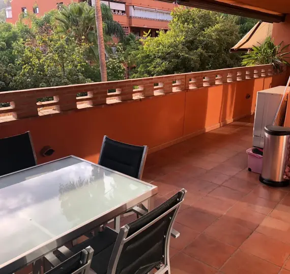 Sale of middle floor apartment in The Golden Mile