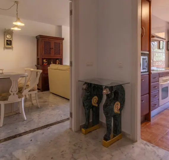 Sale of middle floor apartment in The Golden Mile