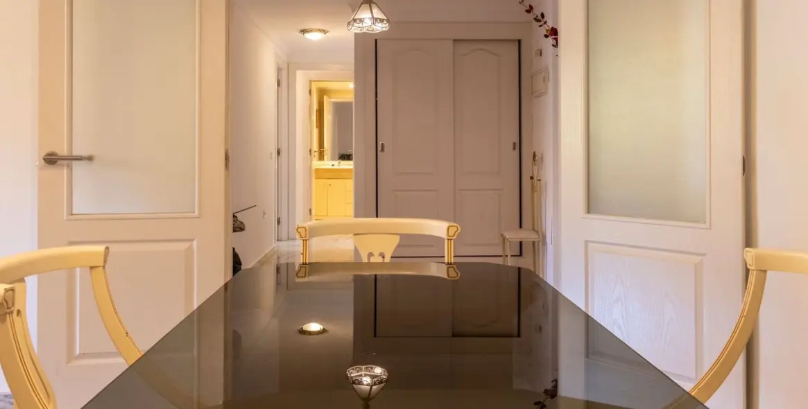 Sale of middle floor apartment in The Golden Mile 6