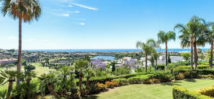 Продажа апартаментов на среднем этаже в Los Flamingos 0