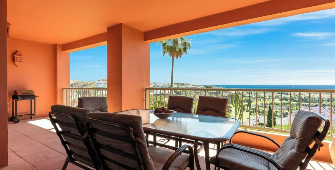 Продажа апартаментов на среднем этаже в Los Flamingos 2