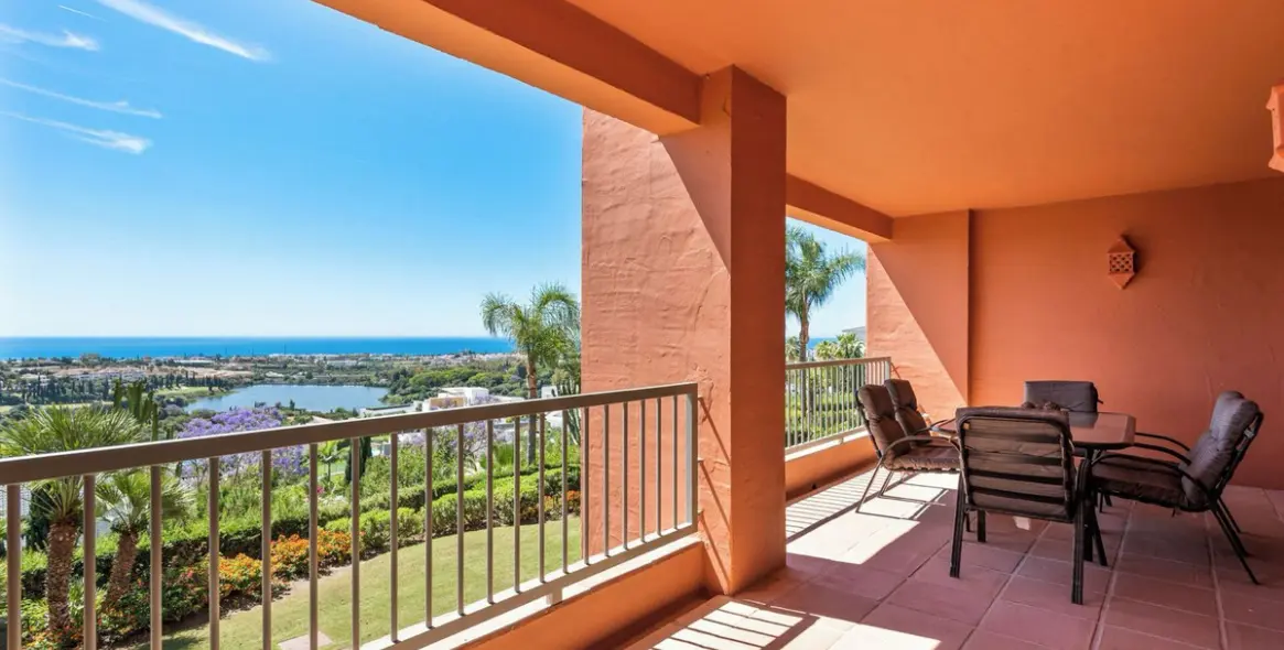 Продажа апартаментов на среднем этаже в Los Flamingos 3