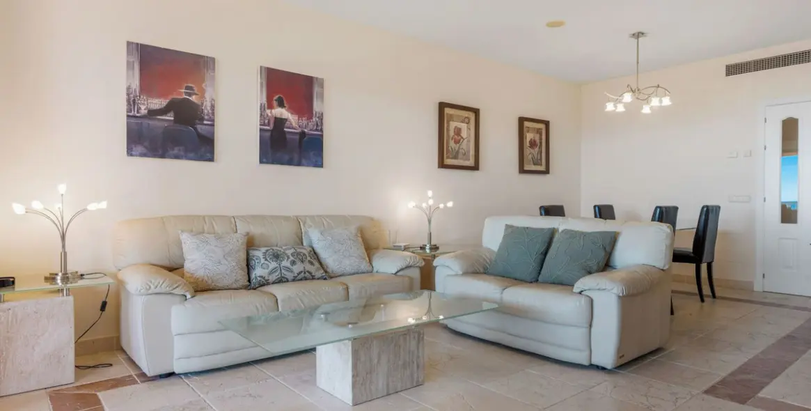 Продажа апартаментов на среднем этаже в Los Flamingos 7