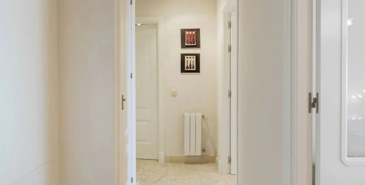 Продажа апартаментов на среднем этаже в Los Flamingos 16