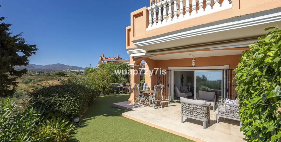 Продажа апартаментов на первом этаже в Estepona 1