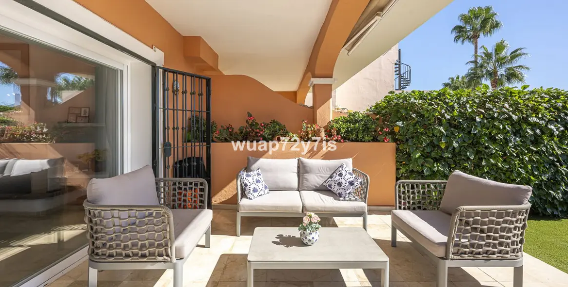 Продажа апартаментов на первом этаже в Estepona 2