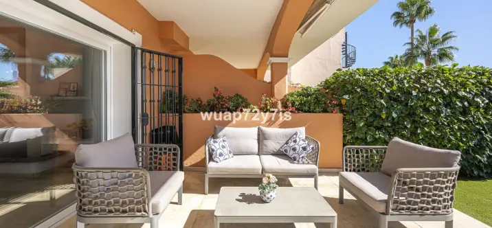 Sale of ground floor apartment in Estepona 1
