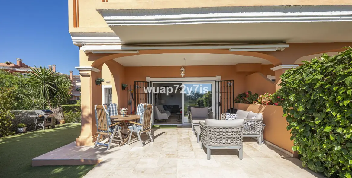 Продажа апартаментов на первом этаже в Estepona 3