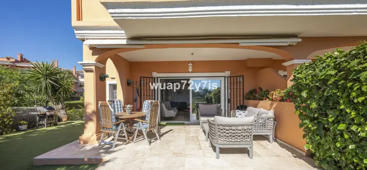 Sale of ground floor apartment in Estepona 2