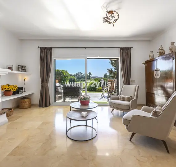 Sale of ground floor apartment in Estepona