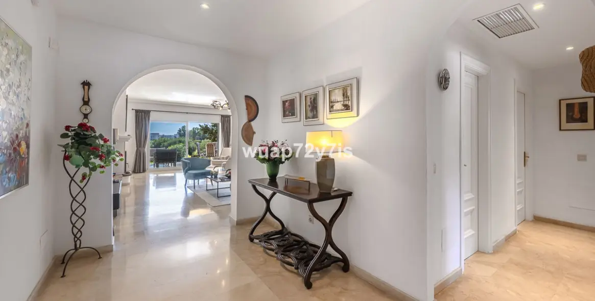 Продажа апартаментов на первом этаже в Estepona 7