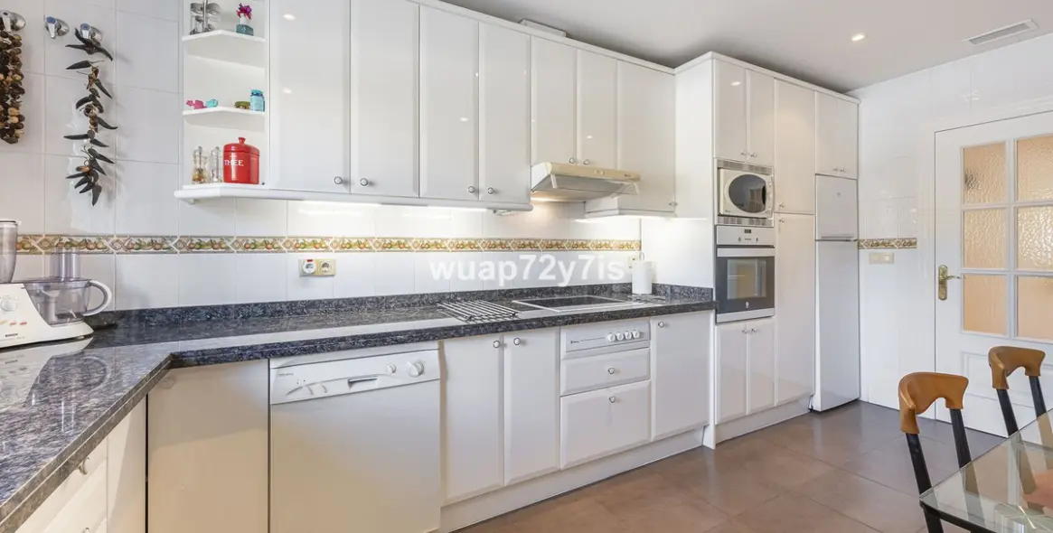 Продажа апартаментов на первом этаже в Estepona 10